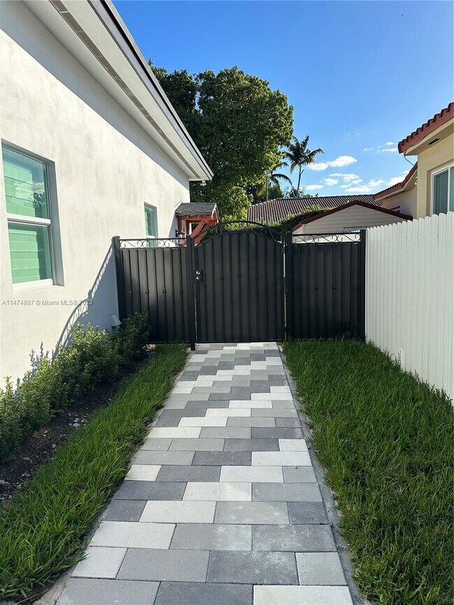 Foto del edificio - 2428 SW 25th St