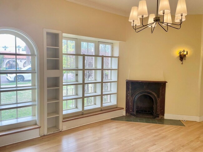 Building Photo - Quaint home in Willo Historic Neighborhood