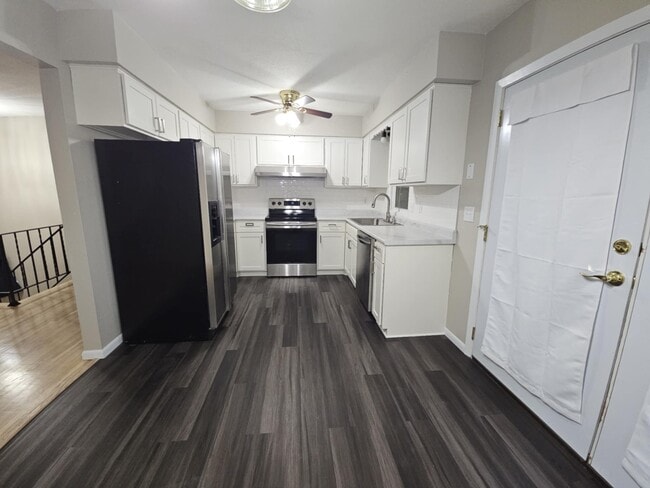 Kitchen - 103 Twinkle Ter