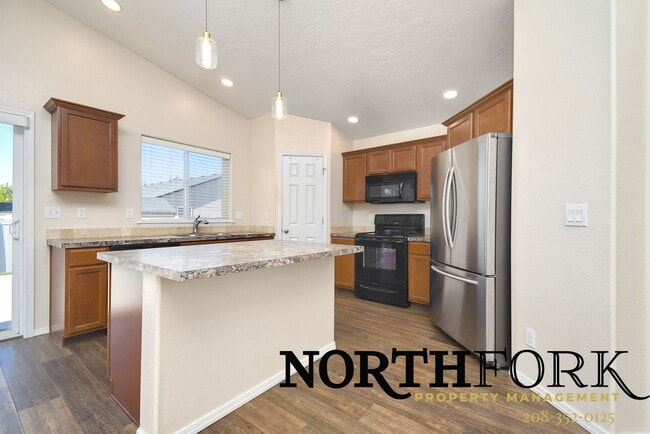 Building Photo - Your Next Nampa home Nestled Near Convenience and Near Country Outskirts