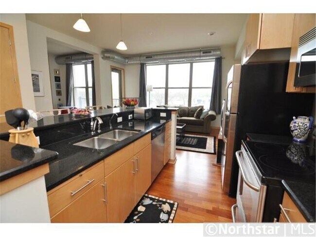 Foto del edificio - 3640 Wooddale Ave S