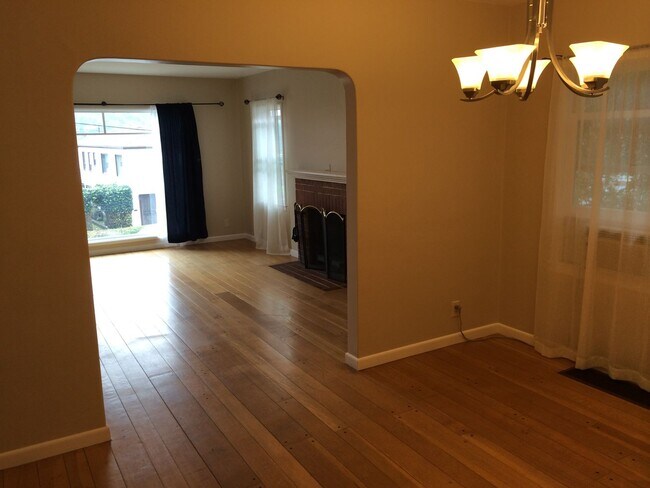 Foto del edificio - Charming 3 Bedroom 2 Bath Martinez Home w/...