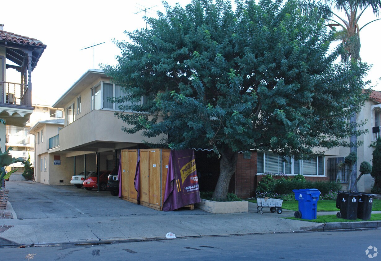 Building Photo - 656 S Cochran Ave
