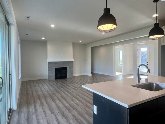 Foto del edificio - West Vinyard Estates 3 br plus den 4 car