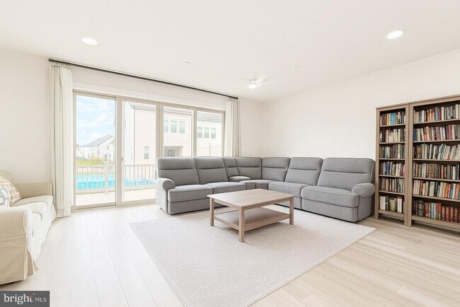 Foto del edificio - 8642 Satinwood Dr