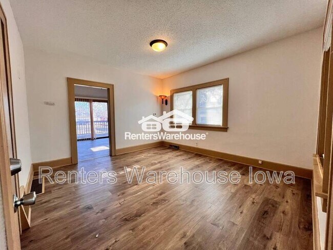 Building Photo - 111 E 14th Ct