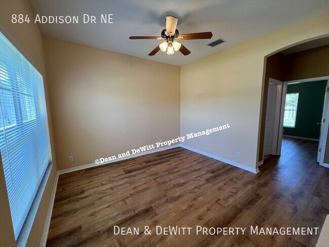 Building Photo - 884 Addison Dr NE