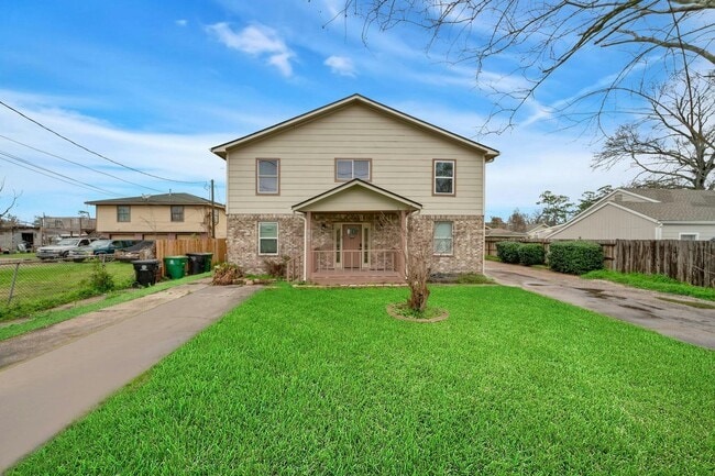 Photo - 1917 Sadler St Apartment