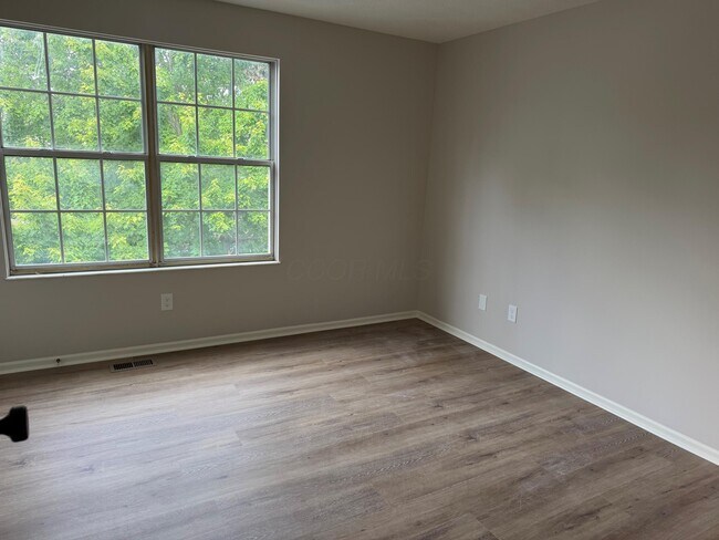 Foto del edificio - 5122 Singleton Dr