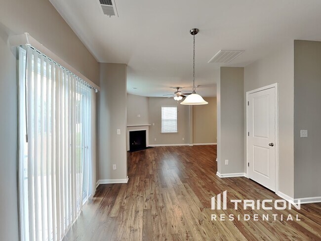 Building Photo - 151 King William Dr