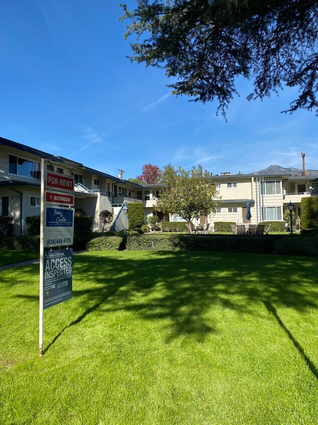 Primary Photo - 1009 W Huntington Dr