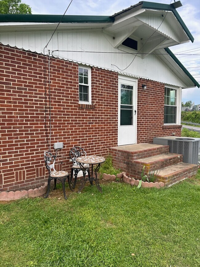 Building Photo - 109 Mc Farland Ln