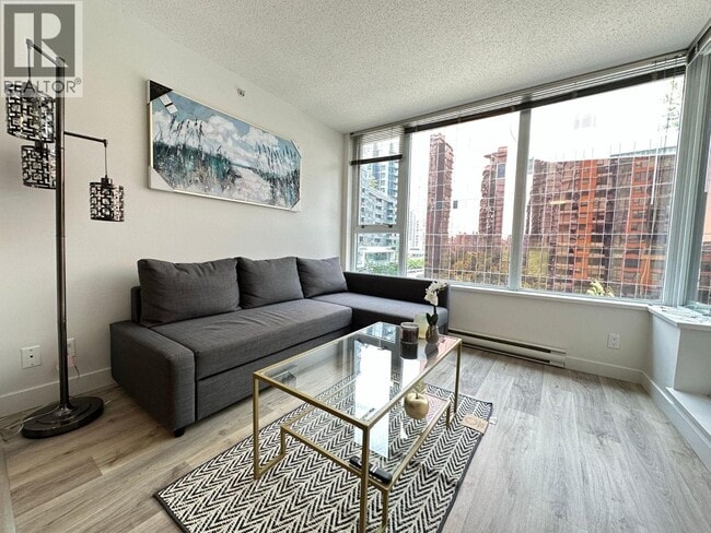 Building Photo - 33 Smithe St