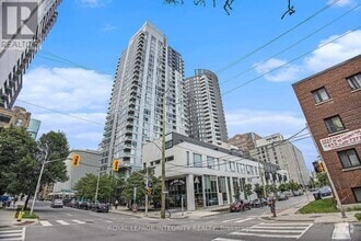 Building Photo - 197-197 Lisgar St