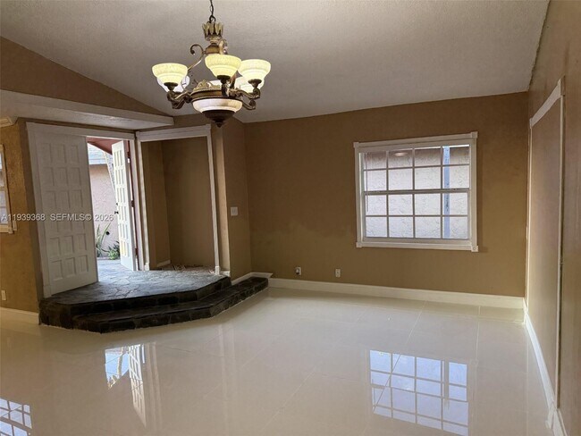 Foto del edificio - 8071 SW 24th Pl