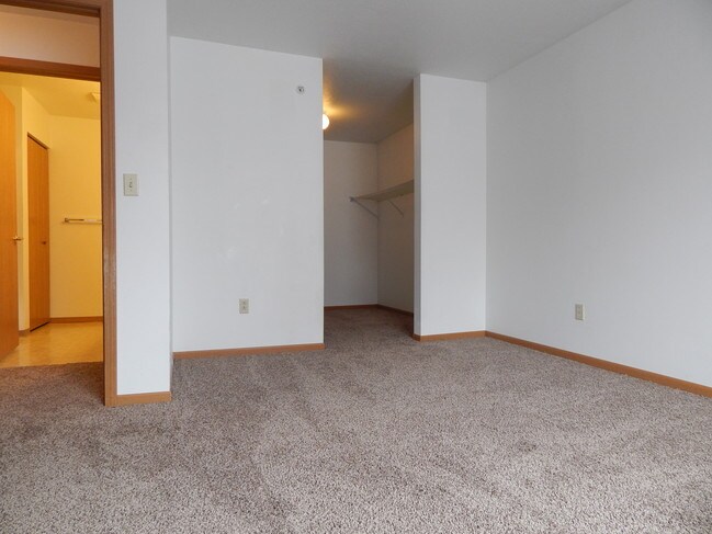 Master Suite - 1112 W 4th St