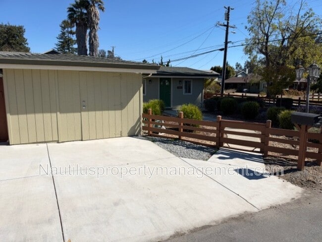 Building Photo - 2349 Harper St