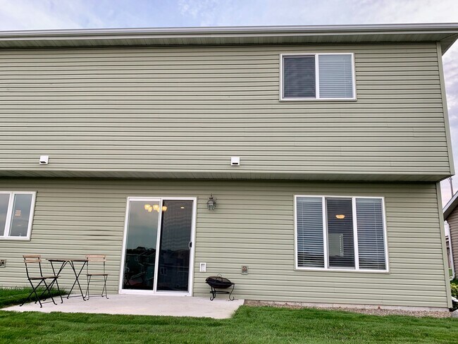 Foto del edificio - 3 bedroom 2.5 bath townhome