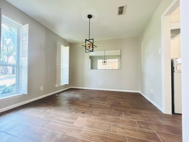 Building Photo - 7726 Twin Hills Dr