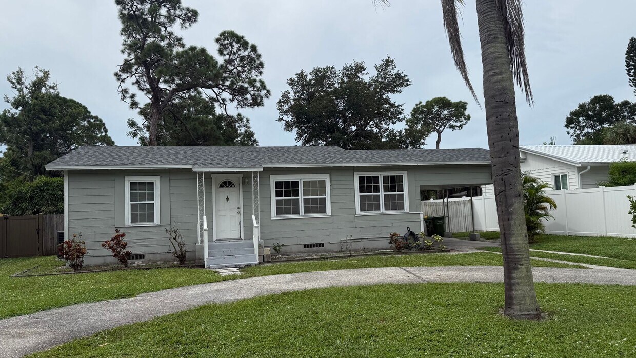 Primary Photo - Annual 2 Bedroom + Den / 2 Bath Home – Sar...