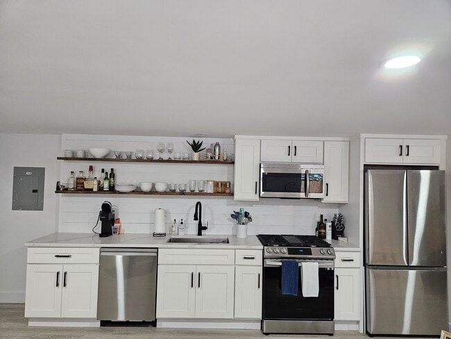 Building Photo - 90 Shrewsbury Ave