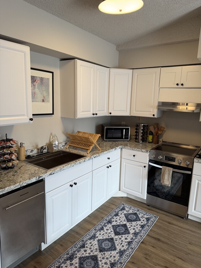 Foto del edificio - 11044 SW Greenburg Rd