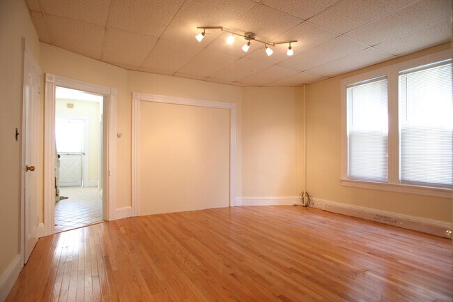Building Photo - 165 Academy St