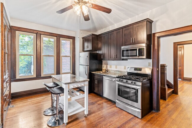 Foto del edificio - 643 Linwood Ave