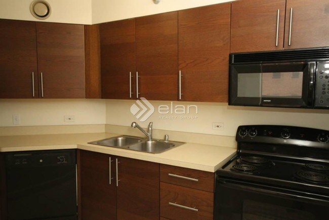 Primary Photo - 1111 N Dearborn St