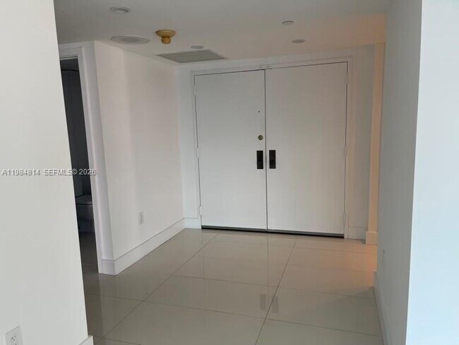 Building Photo - 11113 Biscayne Blvd