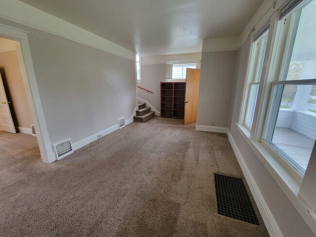 Foto del edificio - AVAILABLE JUNE - 3 BED 1 BATH NEAR CAMPUS