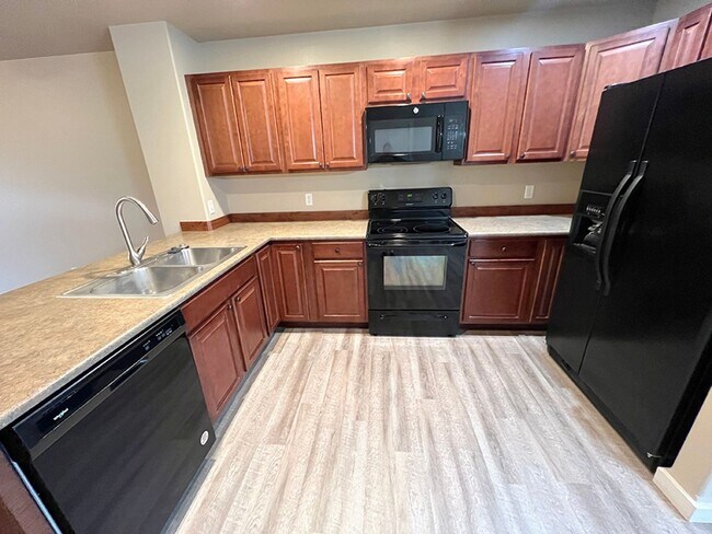 Foto del edificio - Three Bedroom in Four Corners, Water Included