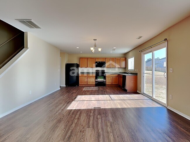 Foto del edificio - 423 Kerriann Ln