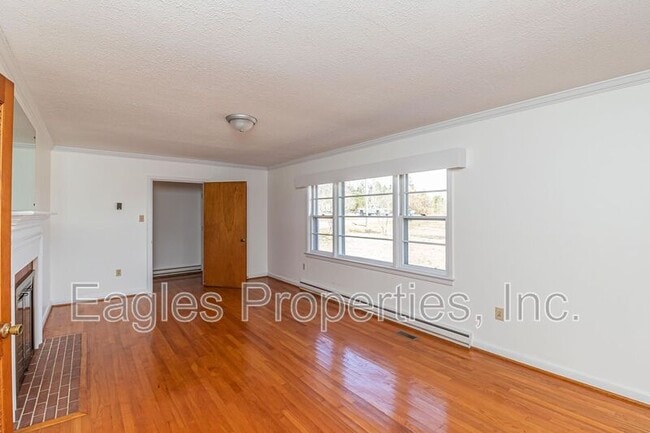 Foto del edificio - 1614 US Hwy 70 W