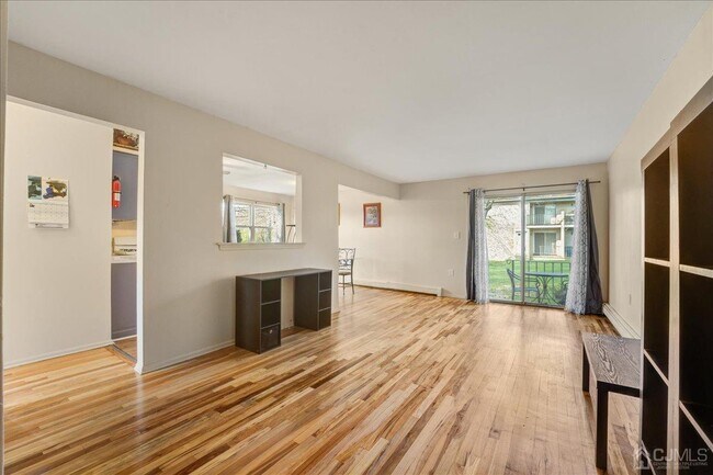 Building Photo - 415 Cranbury Rd