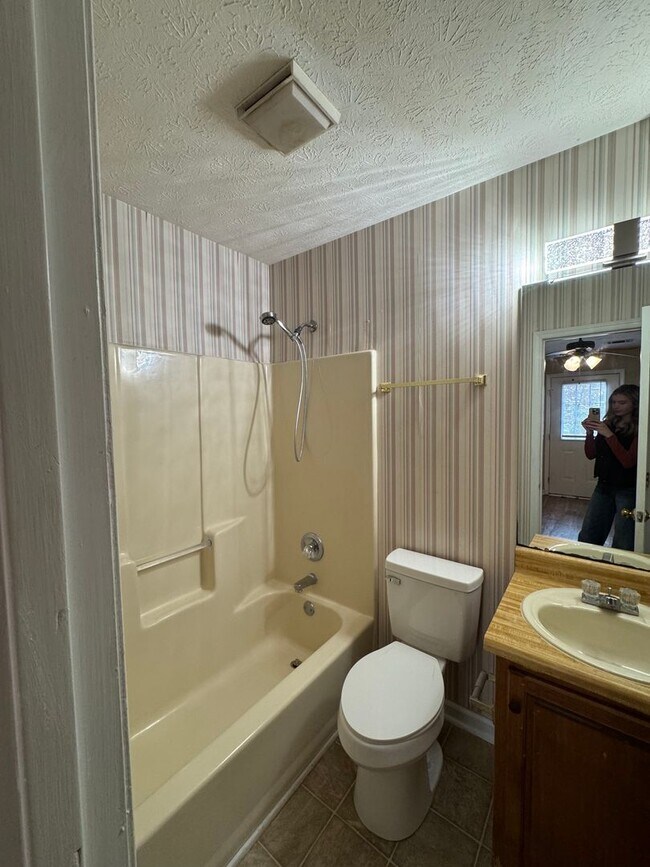 Foto del edificio - Renovated Duplex in Auburn!