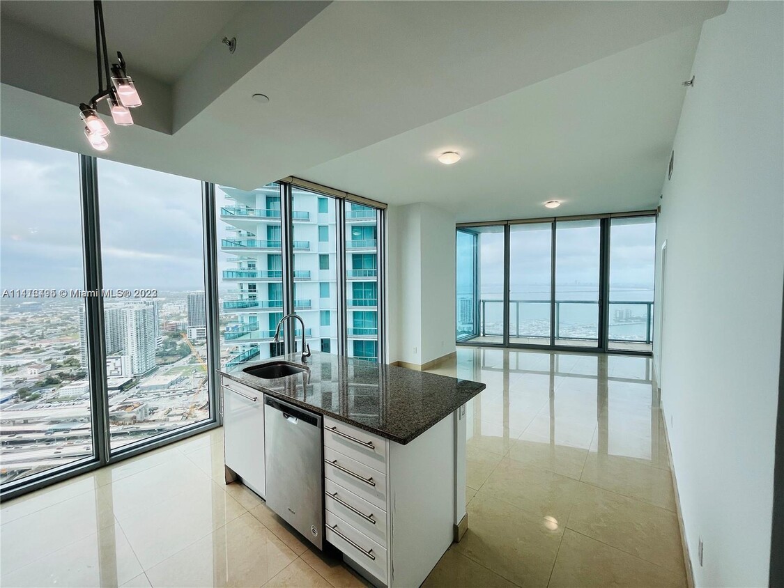 Primary Photo - 888 Biscayne Blvd