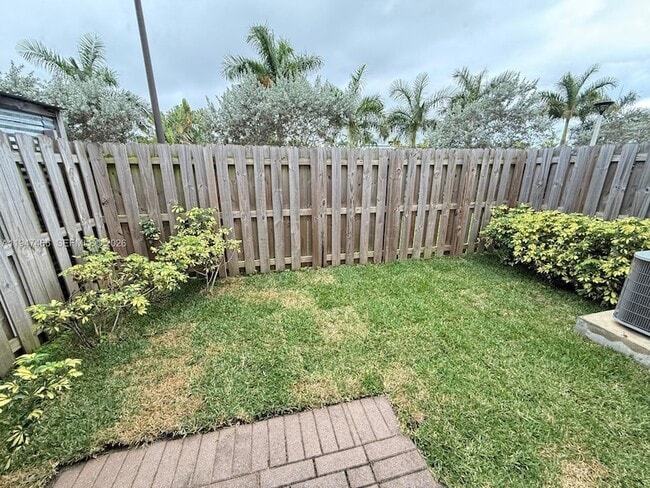 Foto del edificio - 20714 NE 5th Ct