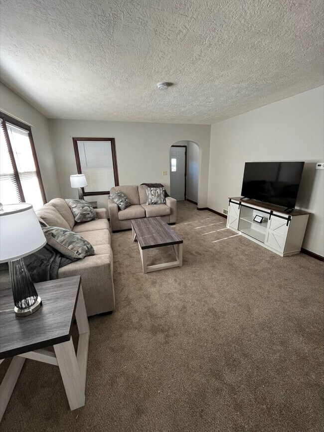 Building Photo - Unique Apartment Awaits You!