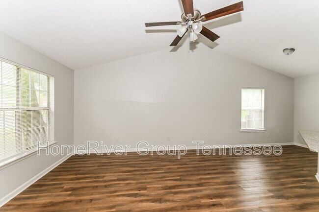 Foto del edificio - 7007 Village Ln