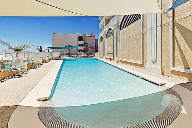 Foto del edificio - 365 E Beach Blvd