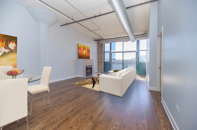 Building Photo - 221 E Cullerton St