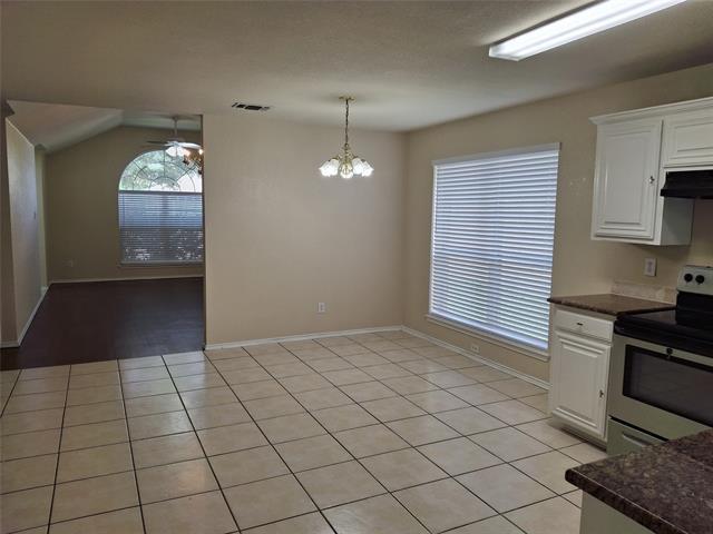 Building Photo - 2421 Collier Dr
