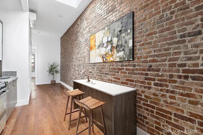 Building Photo - 861 Halsey St