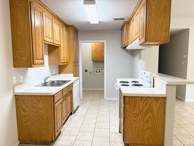 Foto del edificio - 716-716 Stribling Cir