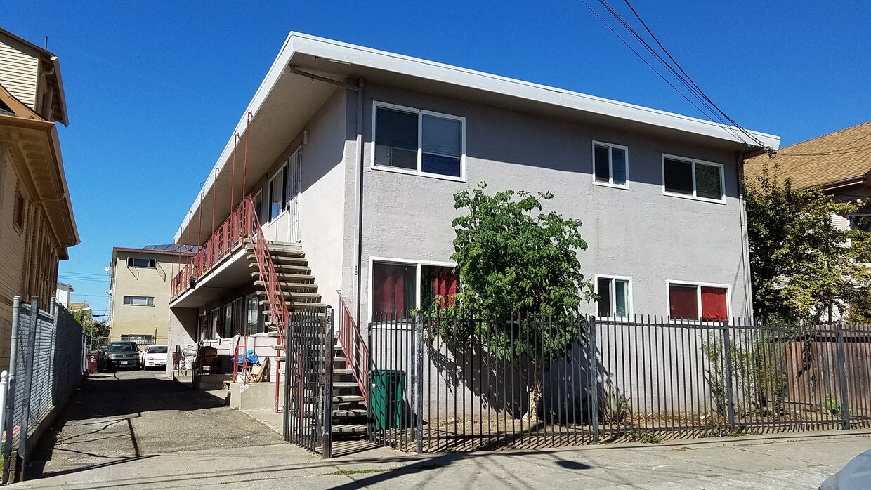 Primary Photo - 1805 33rd Ave