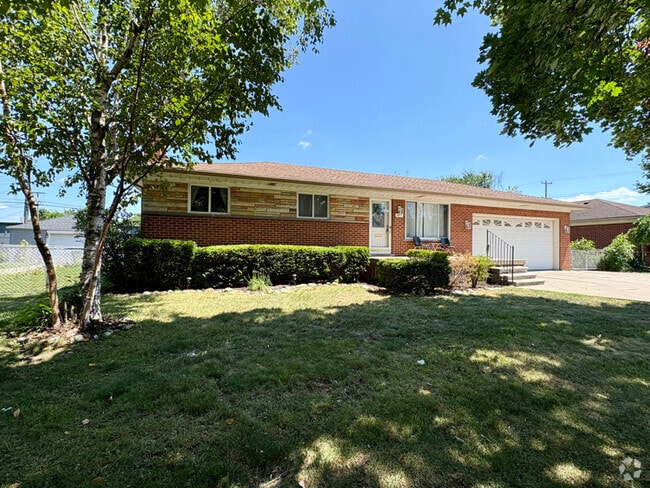 Building Photo - 2044 Arcola St
