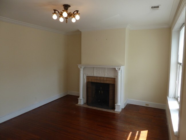 Building Photo - 2115 Newport Pl NW