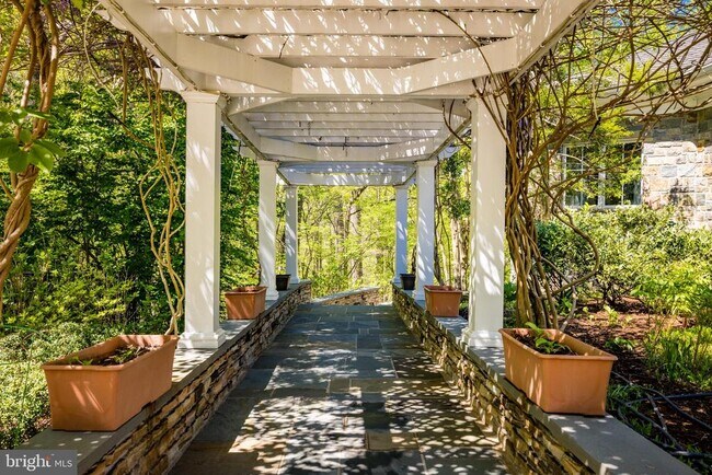 Foto del edificio - 658 Live Oak Dr