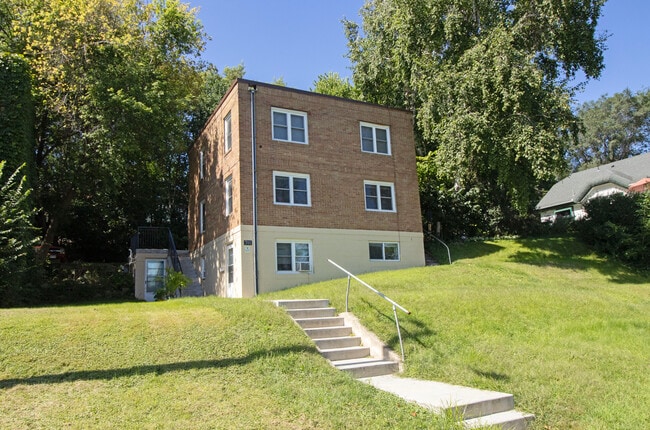Building Photo - 701 5th Ave N